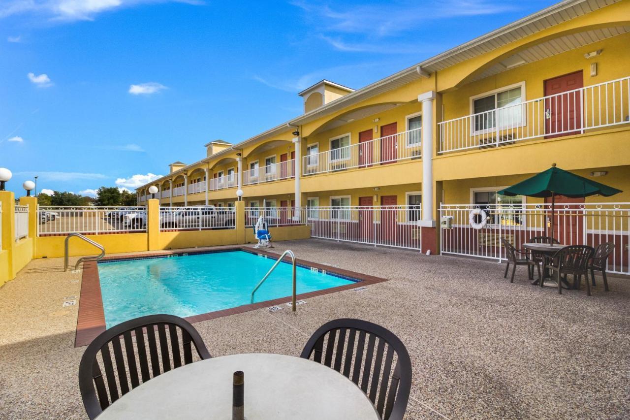 Scottish Inn And Suites Baytown Kültér fotó